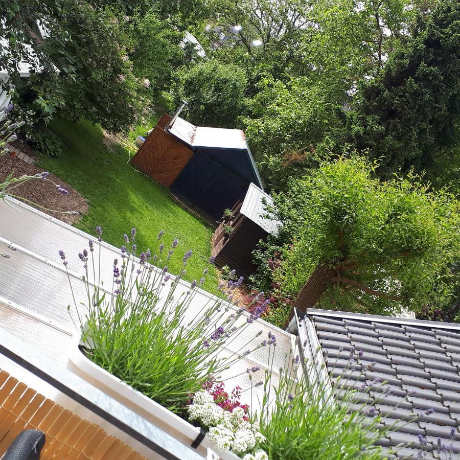 Helles Dachgeschoss-Appartement Krefeld Buitenkant foto