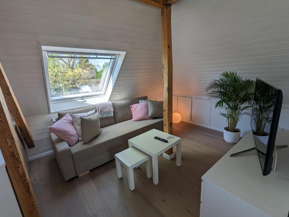 Helles Dachgeschoss-Appartement Krefeld Buitenkant foto